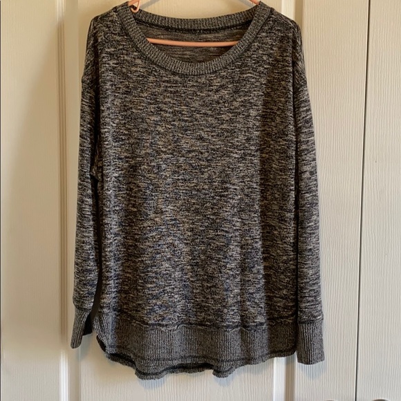 Knox Rose Sweaters - L Knox Rose sweater. Slight hi-low. Size tag remov